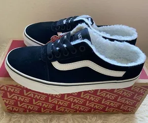 NWT Vans Ward Women's Sherpa-Lined Suede Mules thumbnail 1