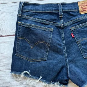 Levi Ultra High Rise Shorts Sz 29 thumbnail 7