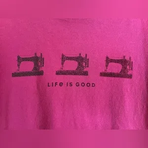 Life is Good Sewing Machine Patterned Short Sleeved Tee Dark Pink Size Small‎ thumbnail 3