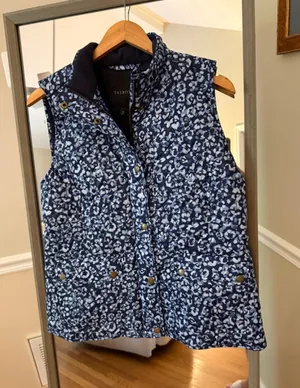 Women's Talbots Quilted Vest Size M Blue White Patterned thumbnail 1