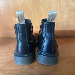 Dr. Martens 2976 Chelsea Boots Black Leather Size 5 thumbnail 4