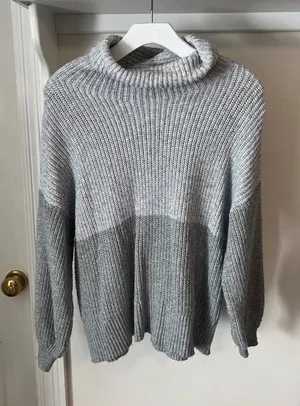 FINAL PRICE American Eagle Outfitters Two-Tone Gray Turtleneck Sweater thumbnail 1