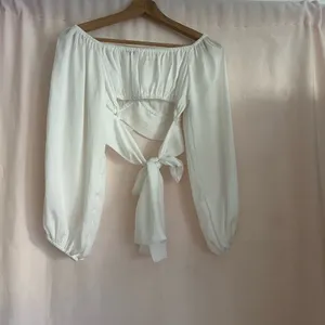 Elegant White Off thumbnail 3