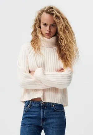 Sweater thumbnail 1