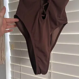 Icon Swim Chocolate Brown Ribbed Cutout One Piece Swimsuit Y2K Bombshell XS thumbnail 4