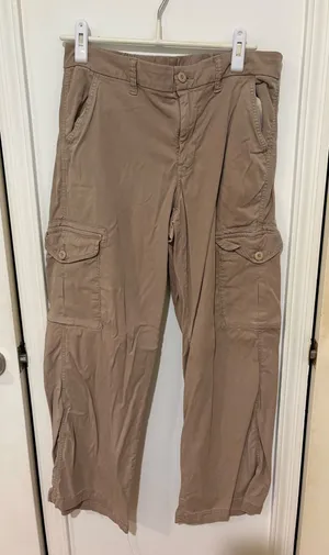 Women’s American Eagle Cargo Pants thumbnail 1
