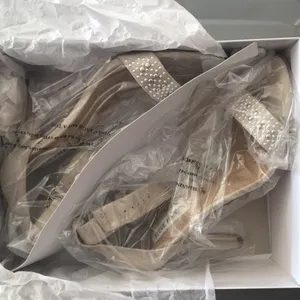 Brand New Steve Madden Blush Suede Studded Stiletto Heels thumbnail 2