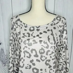 NWT Leo Rosi Womens Animal Print Pajama Sleepwear Set Sz S Gray Long Sleeve thumbnail 3