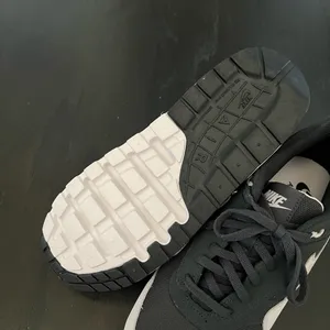 New NIKE Air Max 1 GS 'Off Noir White' thumbnail 4