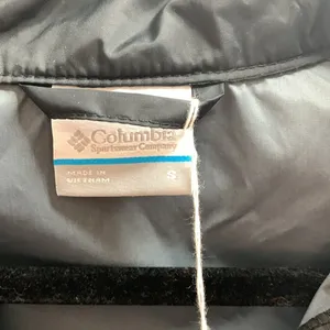 Columbia Women's Black Hooded Windbreaker Hiking Jacket - Gorpcore. Size-Small thumbnail 4