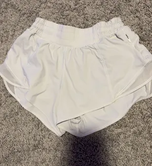 Lululemon Hotty Hot Shorts Low-Rise 2.5" thumbnail 1