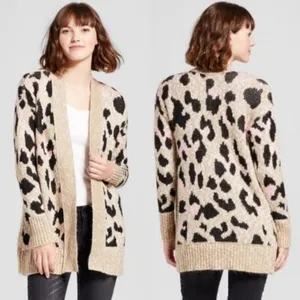 Mossimo tan cheetah oversized sweater Size M thumbnail 2