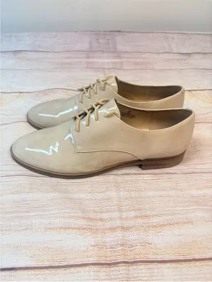 Karl Lagerfeld Paris Women’s Sz 8 IVA Beige Oxford Patent Leather Dress Shoes thumbnail 2