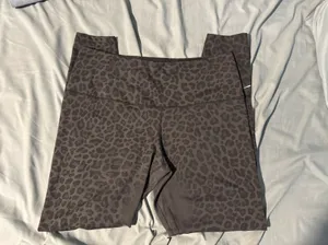 Nike Cheetah Print Leggings thumbnail 1