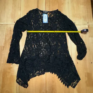 Tempo Paris Black Floral Lace Sharkbite Hem Long‎ Sleeve Top NWT Size L thumbnail 1