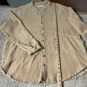We The Free Boho Gauze Button Down Shirt Womens Medium Tan Raw Hem Oversized Top thumbnail 2