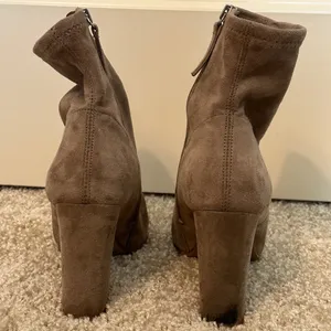 Steve Madden Taupe Block Ankle Booties Women's Sz 8 thumbnail 4
