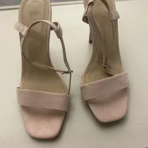 Heels Truffle Collection Chic Nude Strappy 7 see measurements-no size showing thumbnail 4