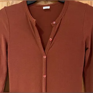 Aritzia Wilfred Free Button-Up‎ Knit Bodycon Midi Dress in Rich Chestnut Size XS thumbnail 3
