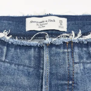Abercrombie Fitch Womens Jeans 25 Distressed Boyfriend Mid Rise Raw Hem‎ Edgy thumbnail 6