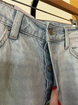 H&M‎ 90s Boyfriend Jeans Loose Fit High Waist Distressed Button Fly NEW Size 2 thumbnail 3