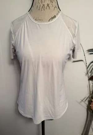 Lululemon Short Sleeve Mesh Back Athletic Top Light Gray Womens‎ Size 8 thumbnail 1