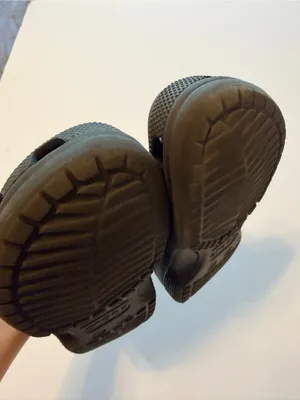 Crocs clogs perforated lightweight black, unisex, size 8 Women's/6 Men's thumbnail 10