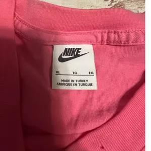 Nike Uphoria Cut and Sew Center Swoosh Short-Sleeved T-Shirt Size XL Pink Green thumbnail 5