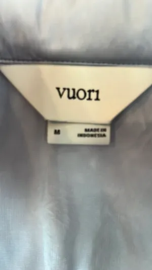 Vuori Women’s Goose Down Puffer Jacket Size Medium Light Weight Gray  thumbnail 4