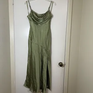NEW! Selfie Leslie Well Versed Pleated Bust Front Split Dress Olive MED 27595d24 thumbnail 3