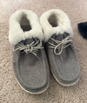 Hey Dude Shoes Women’s 6.5 thumbnail 1