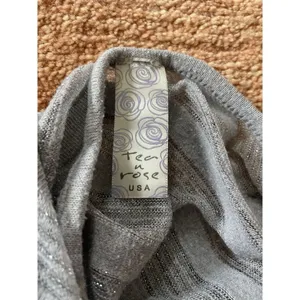 Tea n Rose Sheer Stripe Top Women Gray Short Sleeve Scoop Neck Size M thumbnail 6