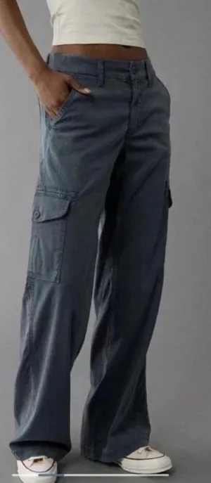 AE Baggy Wide Leg Cargo Pants in Blue Gray Size 4 Mid Rise thumbnail 1