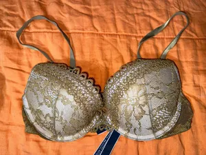 Victoria’s Secret Push-up Bra thumbnail 1