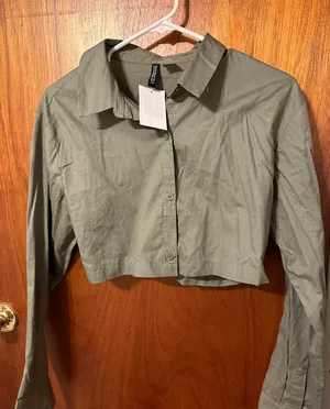 H&M Cropped Shirt thumbnail 1
