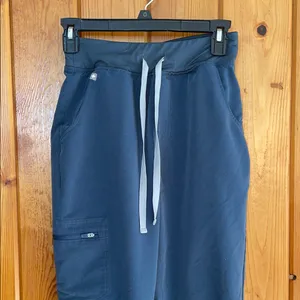 FIGS Navy Blue Jogger Pants pants XS Zamora tapered pants nurse scrubs doctor thumbnail 3
