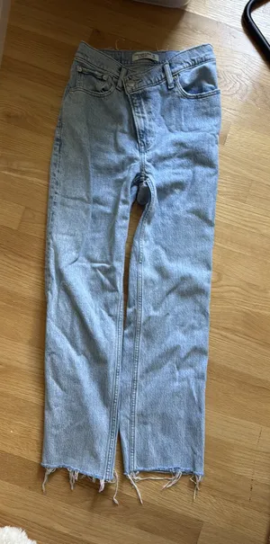 Abercrombie Jeans 90s Straight Ultra High-Rise thumbnail 1