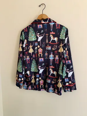 Sheshow Women’s small Christmas pajamas set (top & bottom) thumbnail 4