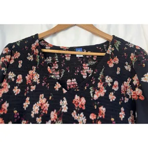 Old Navy Smocked Peplum Hem Top Womens Size XXL Black Floral V-Neck Long Sleeve thumbnail 2