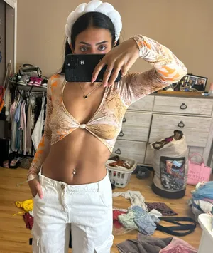 Pretty Little Thing Top thumbnail 1