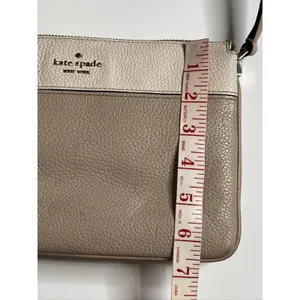 Kate Spade Leila Two-Tone Crossbody Bag Purse Small Leather Beige Taupe Neutral thumbnail 4