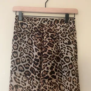 Forever 21 Cheetah Leopard print pants thumbnail 2