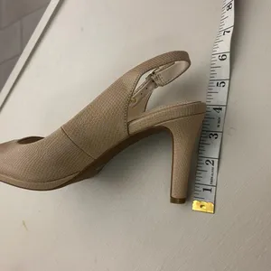 Heels Giani Bernini Beige Slingback Heels 7 1/2 M like new! Nice/Clean thumbnail 4