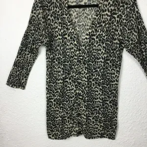 Charlotte Tarantola Anthropologie Women’s Cardigan Size S Animal Print Botton up. thumbnail 3