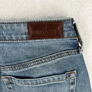 Hollister Ultra High Rise Mom Jean Womens Size 27 Light Wash‎ Denim Tapered Leg thumbnail 5