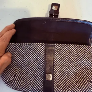 Banana Republic Clutch Black Herringbone Wool Blend Leather Trim Wristlet Bag‎ thumbnail 4
