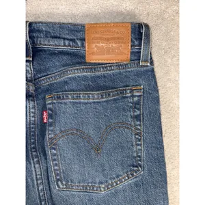 Levis Jeans Womens 26 blue Denim Wedgie Straight Button Fly Premium thumbnail 9