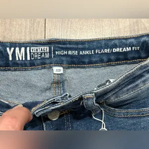 🆕 YMI Women's Classic High Rise Ankle Flare Blue Flare Jeans Size 7/28 thumbnail 4