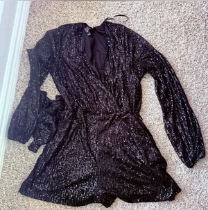Windsor Black Sequin Long Sleeve V-Neck Shorts Romper Size Large Party Clubwear thumbnail 1