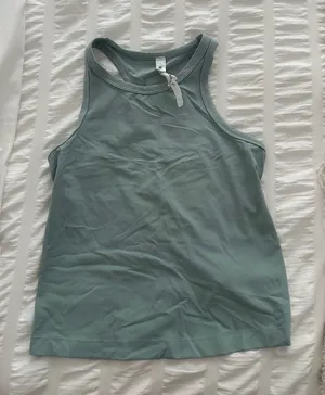 Lululemon Tank thumbnail 1